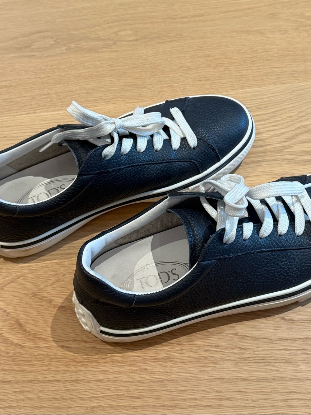TOD'S Men's Navy Leather Low-Top Sneakers Size 6.5 but fits 7.5-8